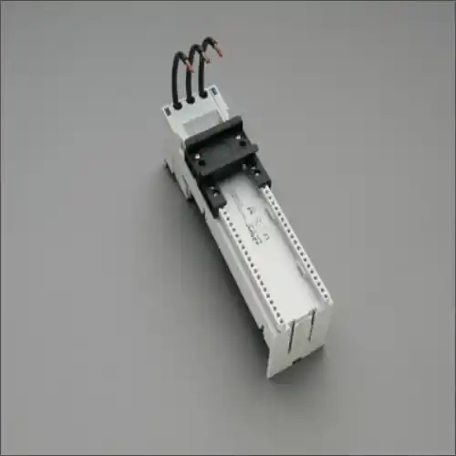 WOHNER 32454 ADAPTOR 60 63A 1RAIL 54X182 Laatste Kans